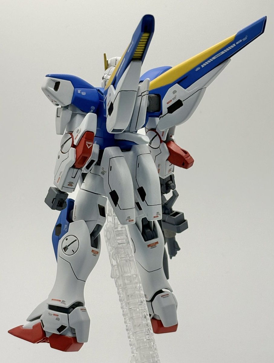 tora_tora32's tweet photo. HG V2ガンダム完成！

アサルトバスターも好きだけど、こっちのスマートさも最高にカッコよくて好きだ！
光の翼がカッコいい！
#ガンプラ https://t.co/lcgWCEpFA8