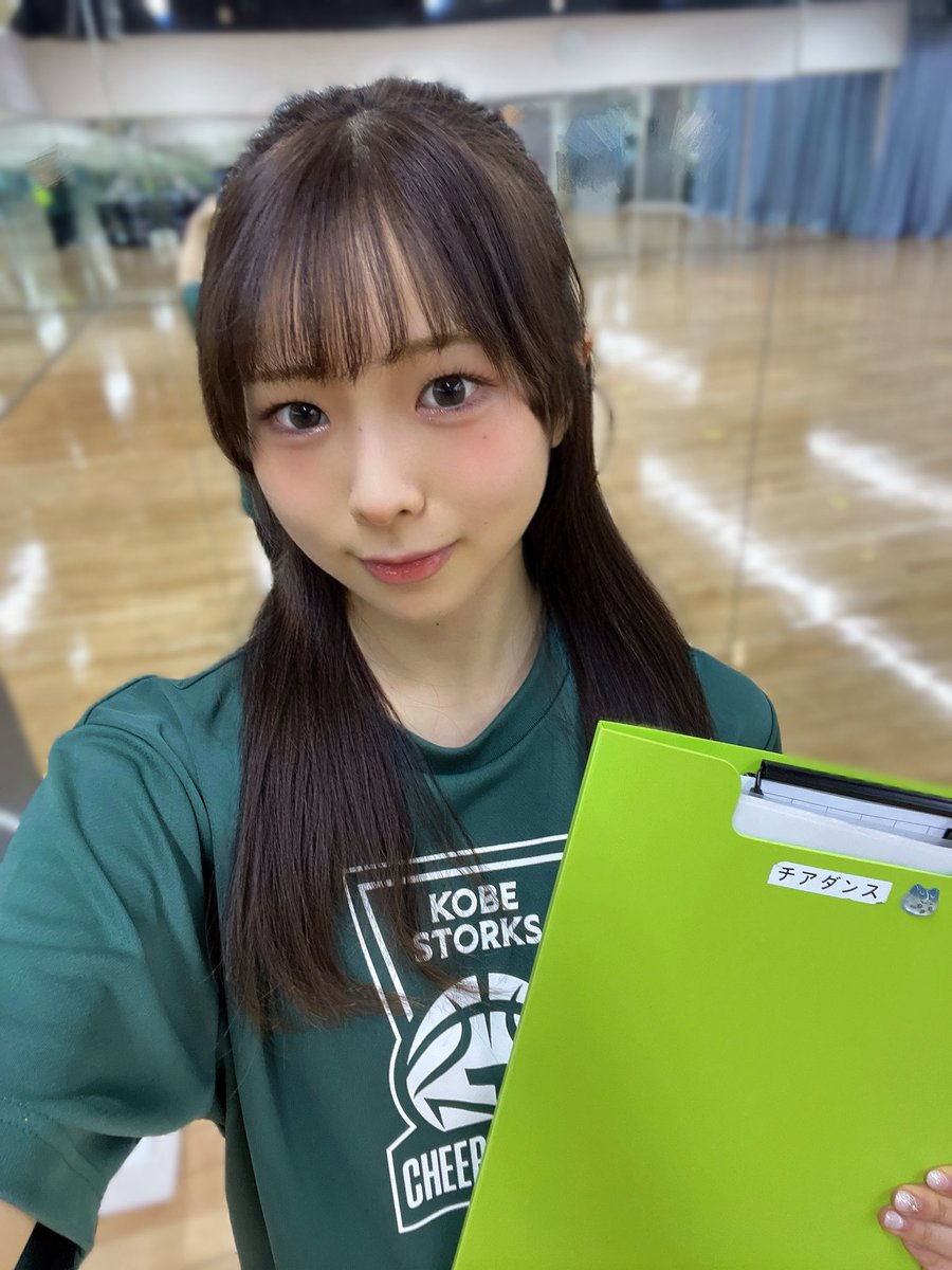 hiyo_ttc's tweet photo. キッズチアダンスのコーチもやっていました💚 https://t.co/xkCdLRR3Sp