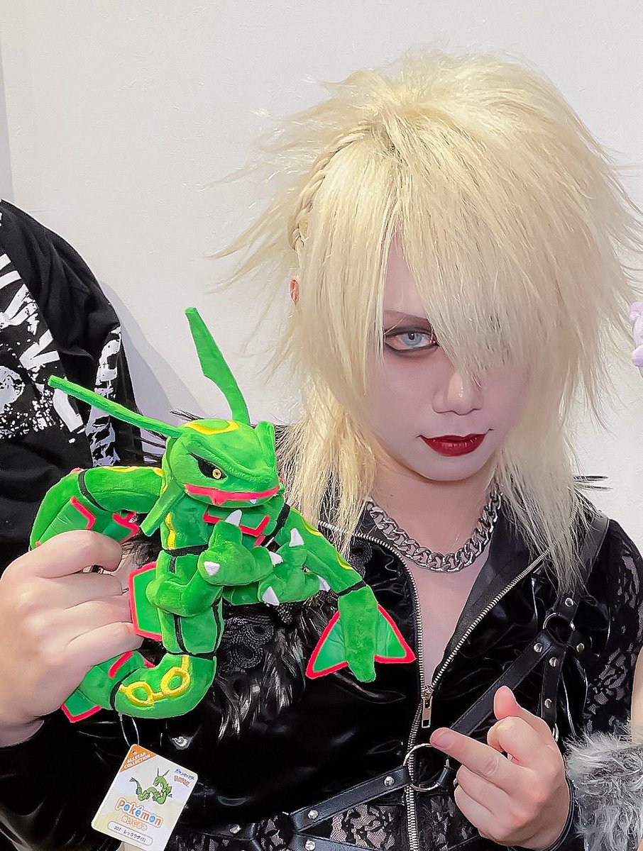 dailymasaya's tweet photo. Day 10

Fun fact
Masaya is a Pokémon fan! It seems like he really likes Rayquaza https://t.co/h2GwLx32Iq