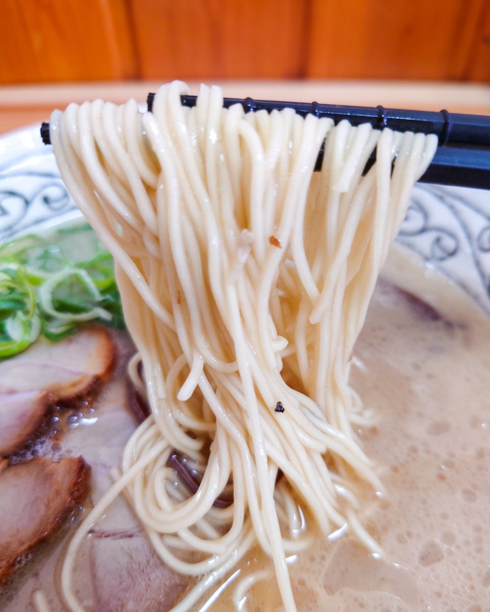 HARU_R110's tweet photo. 🍜 博多らーめん いのうえ 

🗺️ 福岡県筑紫野市針摺中央2-6-23

☑️ ラーメン
 
東京・浅草、伝説の豚骨ラーメン店が、10年の時を経て福岡で逆輸入復活！🍜 https://t.co/Efo2jKpgEQ