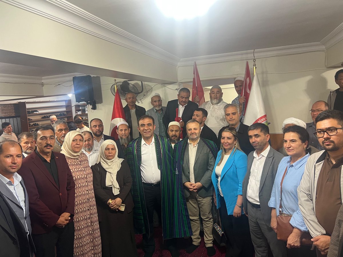 MustafaY_K's tweet photo. Dünya Kongart Türkleri Derneği Başkanı Abdülselam Müftüoğlu, Afganistan STK’ları Birlik Platformu Başkanı Abdul Ghafoor Turan ve kıymetli dernek başkanlarını, İl Başkan Yardımcımız ve Türk Devletleri ile İlişkiler Birim Başkanımız Mehmet Şahin ile birlikte ziyaret ettik.

Gerçekleştirdiğimiz görüşmede karşılıklı istişarelerde bulunduk. Nazik misafirperverlikleri ve samimi sohbetleri için kendilerine teşekkür ediyorum.

@abdullahozdemir 
@mehmetsahinbsk