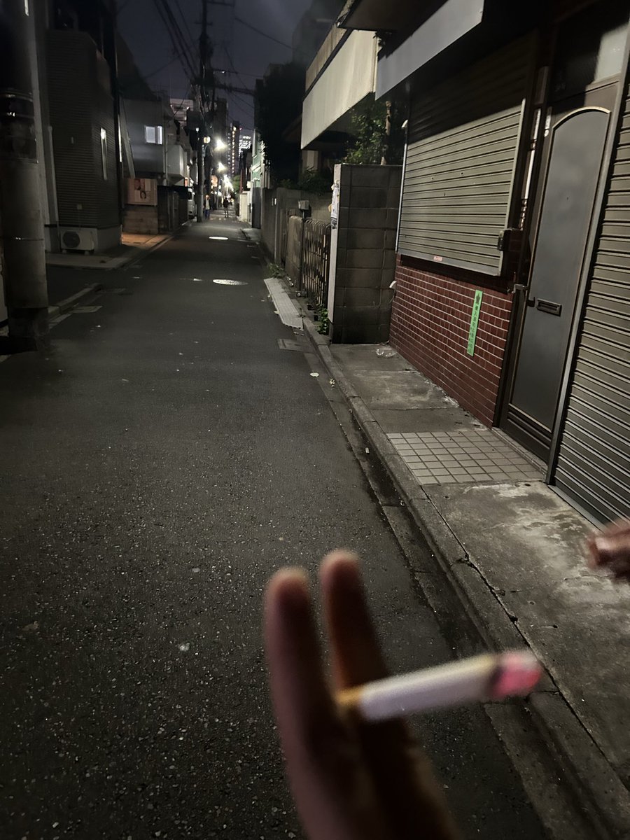 memeowze's tweet photo. i miss smoking cigs in japan w my bsf https://t.co/031FLtgA9t