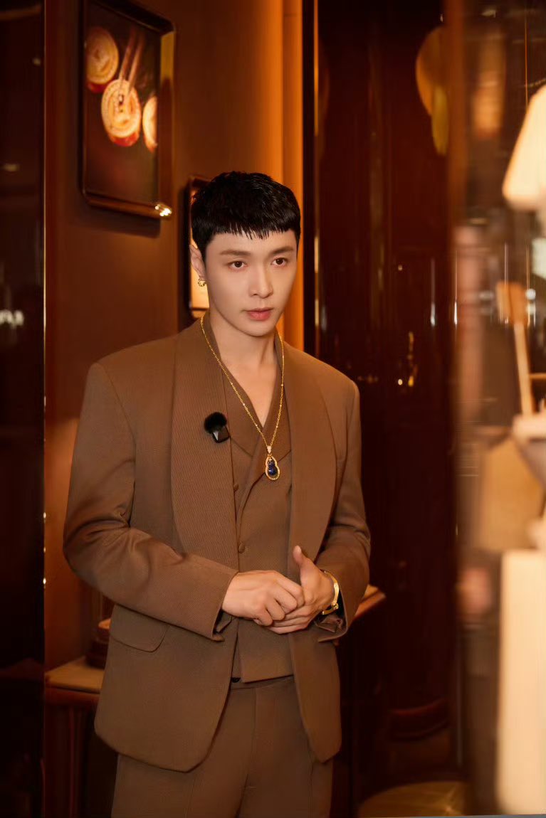 XingPark's tweet photo. 260917 @lay_studio rednote update：

JEMPER event in Wuhan
#LAYxJEMPER 

#LayZhang #张艺兴 #Lay #Yixing #레이 #レイ #장이씽 #อี้ชิง https://t.co/EzG148aCNL