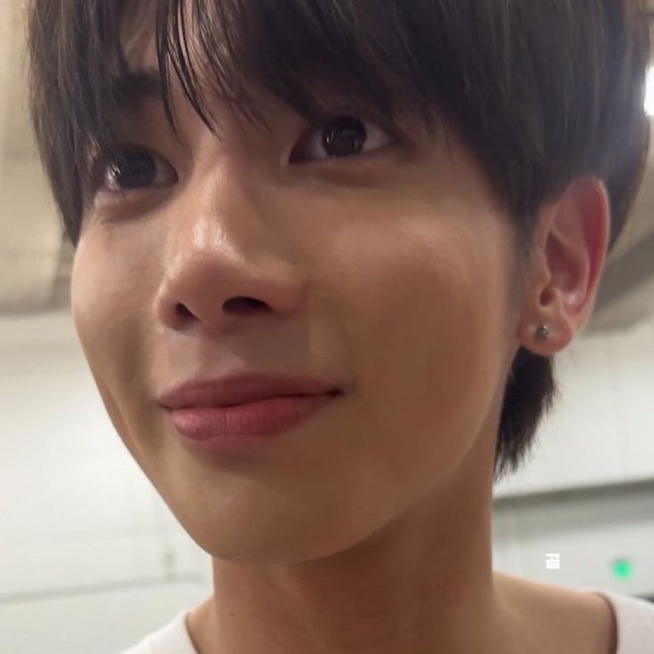 jellybunnnii's tweet photo. "abs or biceps?"
"taehyun eyes.." https://t.co/JSSt9m6fdL