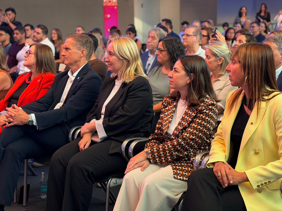 govtarragona's tweet photo. La tercera edició dels premis TIC Catalunya Sud va reconèixer ahir la tasca del sector tecnològic de les nostres comarques. L’esdeveniment, que es va celebrar a FiraReus, va ser un punt de trobada pel sector i va comptar amb la delegada del Govern, Lucía López. https://t.co/NynvwRw3iu