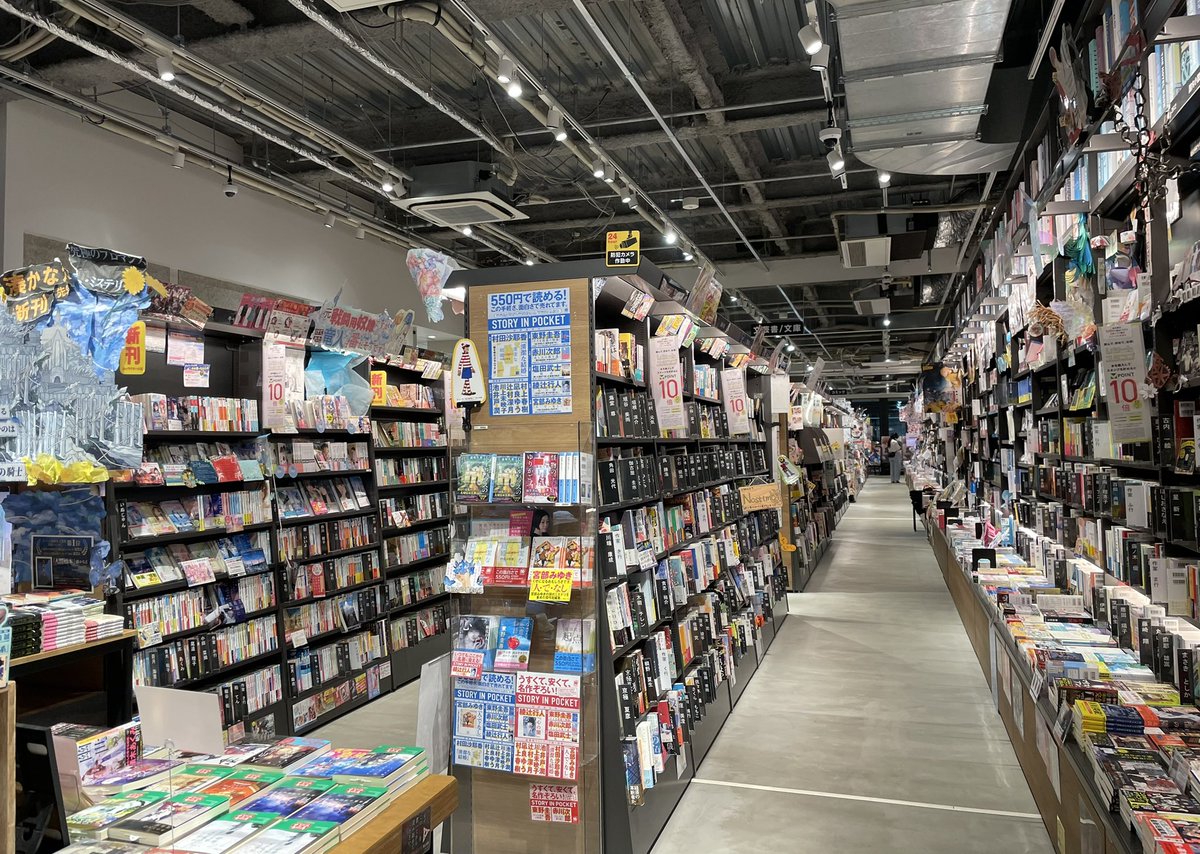 im__not_ok_'s tweet photo. 近所のスタバ広すぎて通い詰めそう https://t.co/hmoWk6KGW8