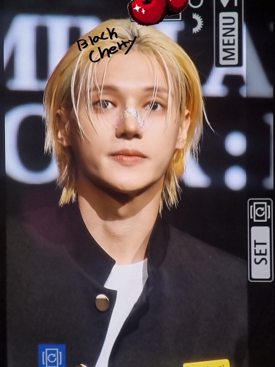blackcherry_wy's tweet photo. 260917 헬로라이브 팬싸 

이쁘니🖤

#우영 #WOOYOUNG #에이티즈 #ATEEZ https://t.co/Gy9U93YeES