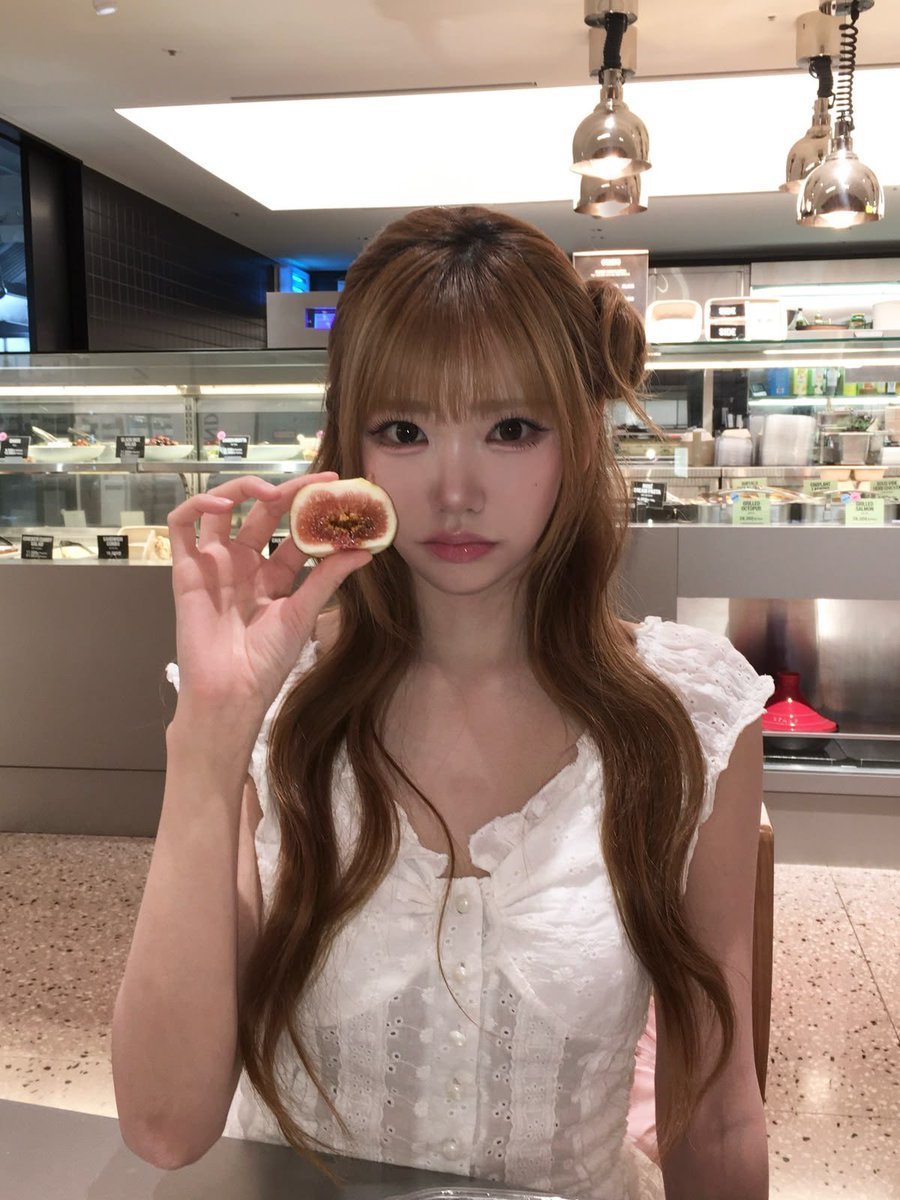 HOWItalia's tweet photo. 💬| #CHAEI via b.stage!🎀

🇮🇹
I fichi che ho mangiato ieri erano il top..🎀🥁🥁 Buon pranzo a tutti!! Passiamo una splendida giornata

🇬🇧
The figs I ate yesterday were the best..🎀🥁��� Good afternoon everyone!! Let's have a happy day

#HEART_OF_WOMAN #HEART_BYTE #BLUEBROWNRECORDS https://t.co/1qBxExBPqj