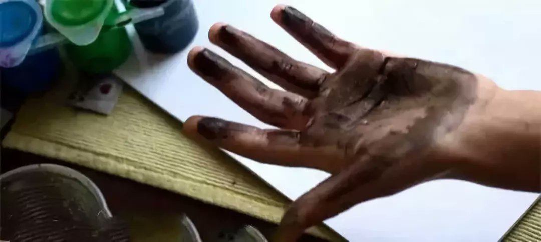 sunnf008005's tweet photo. Little moments = big memories! Painting handprints with my 5-year-old today – messy hands, huge smiles, and a masterpiece we’ll keep forever. Parenting wins hit different! ， https://t.co/aN6UNWSbP5