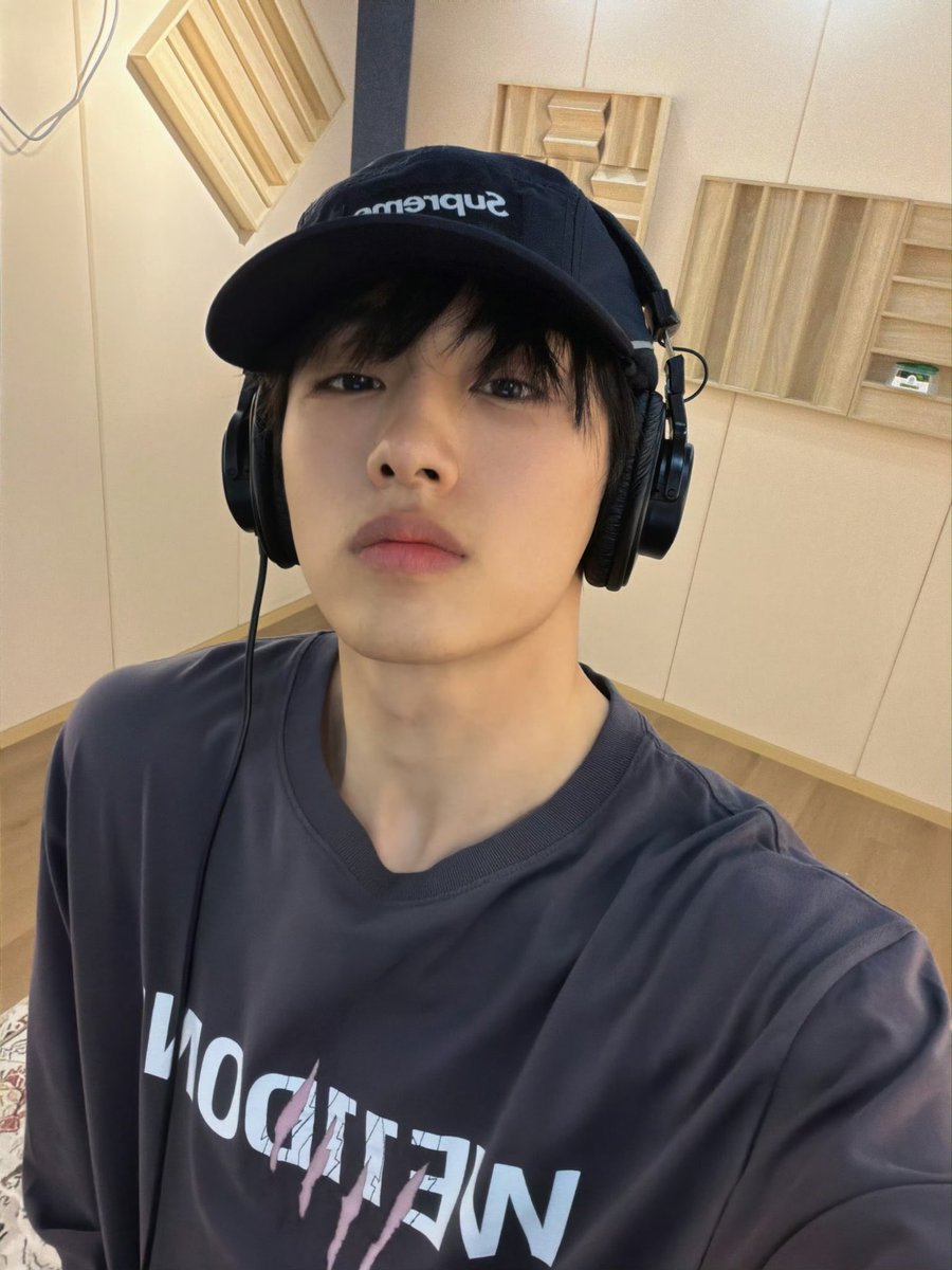 zizi_zzi's tweet photo. 윈윈 웨이보 🧢 https://t.co/8GPsK63uL0