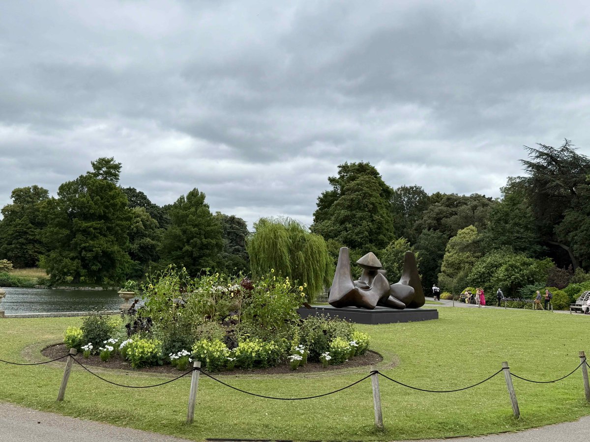 seemoreglass_22's tweet photo. #10DaysInTheUK_Summer2026 
Final day in London: spent it at Kew Gardens. Loved the Glasshouses, Henry Moore exhibition, and stunning installations. Capped it off with afternoon tea at The Original Maids of Honour nearby
#RoyalBotanicalGardenKew
#AfternoonTea
#Day5/10 🇬🇧✨ https://t.co/D9pF1iHvQX