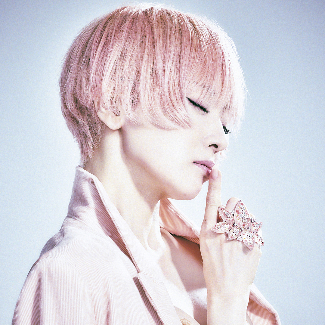 BoucheronJapan's tweet photo. 人間ひとりひとりの個性を称える新作ハイジュエリーコレクション「HUMAN BEING」を音楽家の椎名林檎が身に纏い、その創造性を体現します。

Harper's BAZAAR Japan
November 2026 issue
Photograph: RYOHEI TAKANASHI (PORTRAIT)　

https://t.co/V3lJAO4b1b

#ブシュロン #椎名林檎 https://t.co/wcHV7593c9