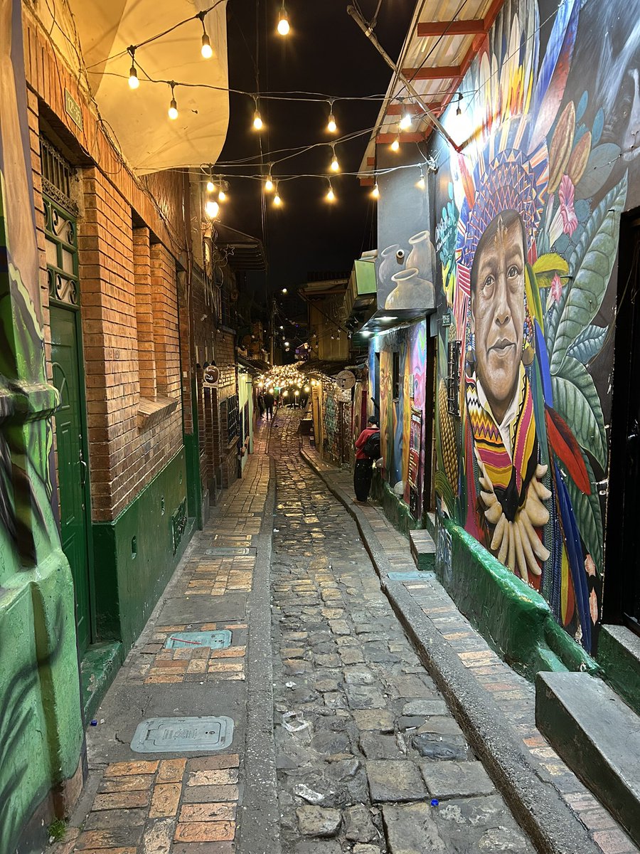 VivianAisen's tweet photo. Anoche, caminando por El Chorro del Quevedo, me acordé de otra calle, a miles de kilómetros: Yoel Salomón, en Jerusalén.

Dos calles, dos ciudades… y un mismo corazón. ❤️🇨🇴🇮🇱 https://t.co/7ZNmeeZUff