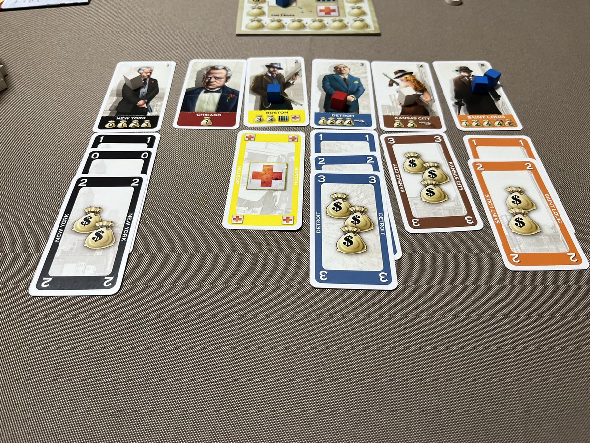 sapporoakky's tweet photo. 今日は
e Mission
THE BOSS
The Cards of Cthulhu
オリフラム
ザ•ゲーム
いつものやつ(6枚)
な二連休二日目だった。
久々に痛恨の忘れ物をし、
猫はまだまだ人見知りな一日だった。 https://t.co/nzgbVVpyb2