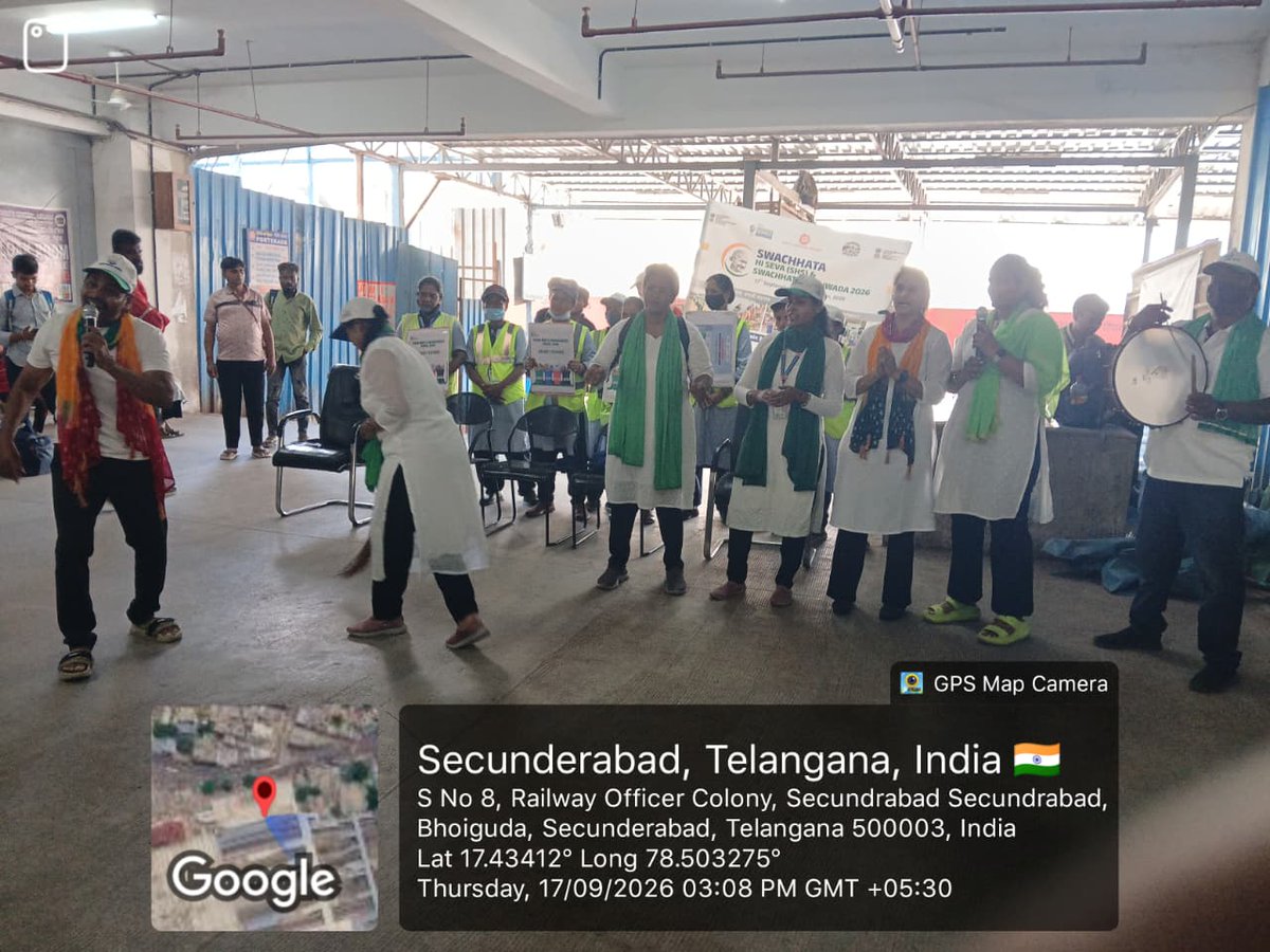 srdenhmsc's tweet photo. #SwachhataHiSeva2026 nukkad natak was organised at #secunderabad station by EnHM wing to bring awareness about swachhata and SWM 2026. https://t.co/lL2bNdQNMv