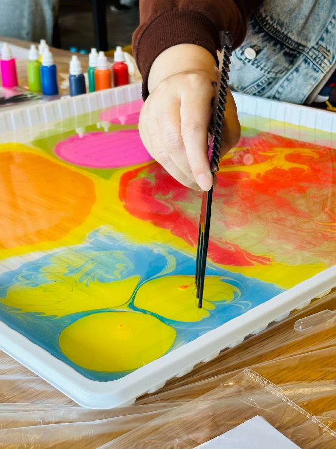 honoa944366's tweet photo. Just spent an hour mixing watercolor pigments on rough paper—smudged edges, happy accidents, and that soft color blend that feels like a quiet hug. Art’s not about being perfect, it’s about the messy, warm moments in between. https://t.co/CwNmS4Hpnf