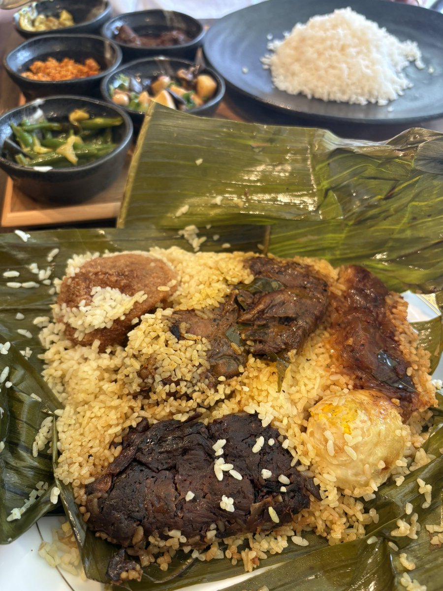 mimichan118's tweet photo. 朝から掃除しまくって雑草抜きまくってスリランカ料理食べて美味しいアイスコーヒー飲んで横浜でガチャガチャしてムービルにさよならして近所の立ち飲み少し寄って夕焼け見てYouTube見て寝かしつけ終えて今から自分の時間。なんでもない日だけどなんか良かったな。昨日と変わって体調もいいし。 https://t.co/MdjsvKZuUZ