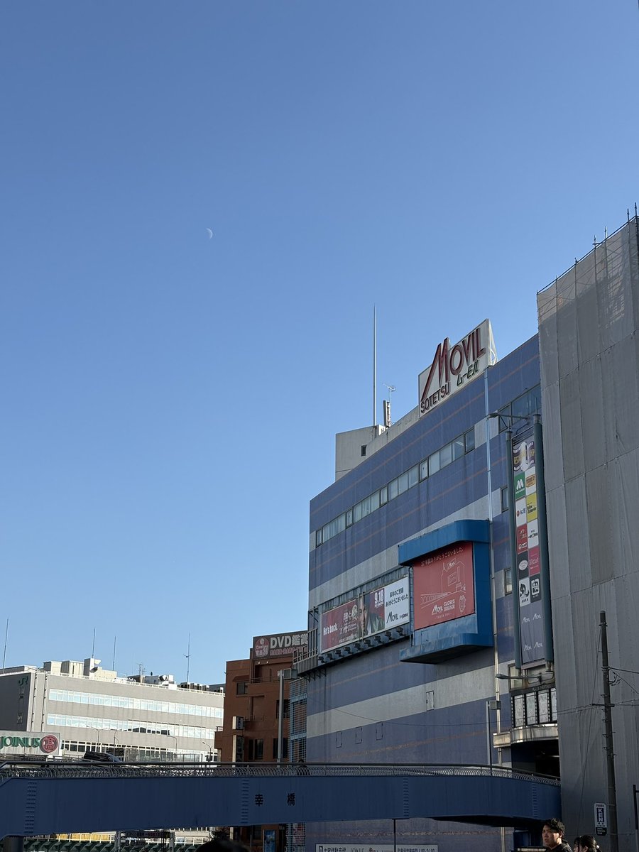 mimichan118's tweet photo. 朝から掃除しまくって雑草抜きまくってスリランカ料理食べて美味しいアイスコーヒー飲んで横浜でガチャガチャしてムービルにさよならして近所の立ち飲み少し寄って夕焼け見てYouTube見て寝かしつけ終えて今から自分の時間。なんでもない日だけどなんか良かったな。昨日と変わって体調もいいし。 https://t.co/MdjsvKZuUZ