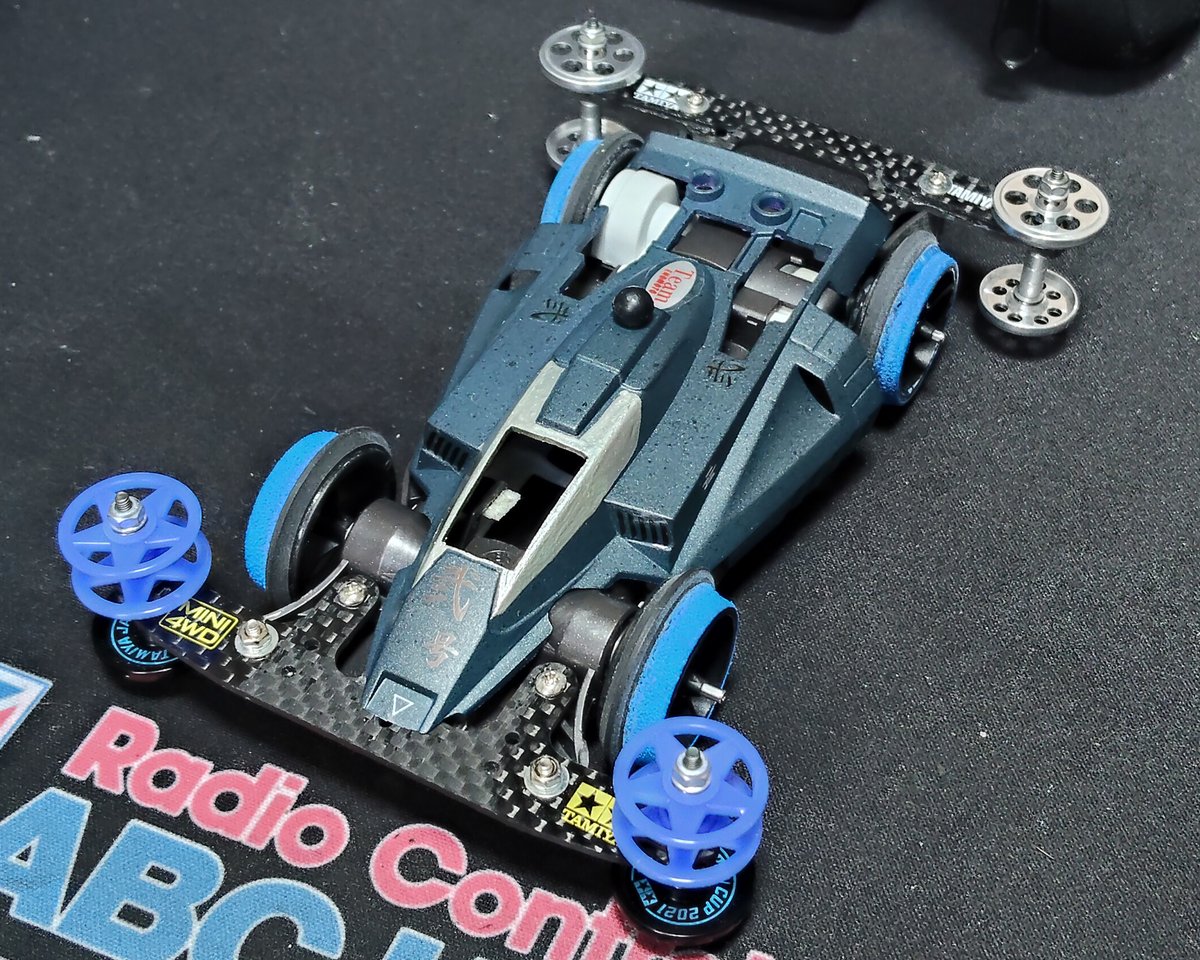 yrgmini4wd's tweet photo. トルクが要求されるレイアウトに。

チューンは3位入賞も、ダッシュは新車投入したものの伸びず入賞まで。
ストックはギヤが消耗してトルク抜けるわ練習では出なかった場所でのCO繰り返すわで散々な結果に。

ダッシュ新車のボディは19年振りにプロトエンペラーZX https://t.co/P8CucodY38