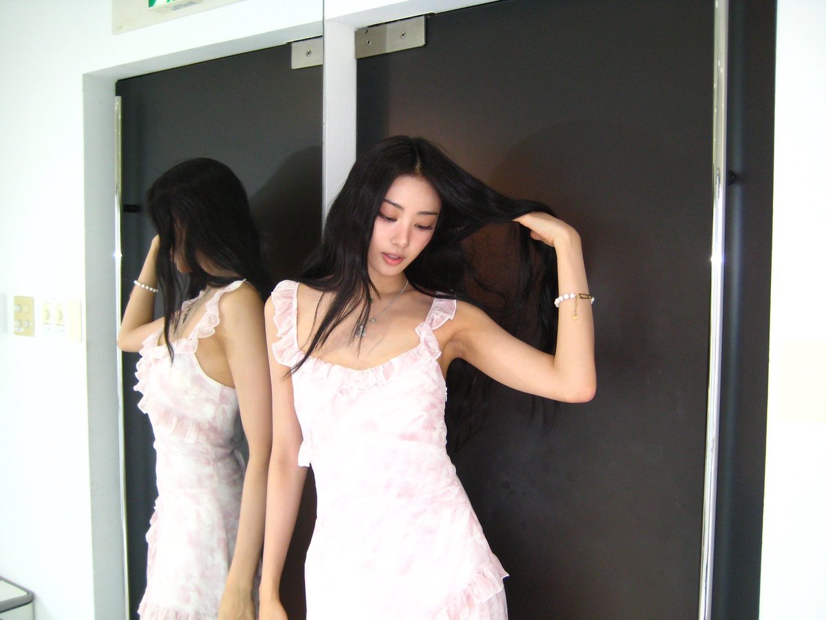 05lgw's tweet photo. wow this summer princess 🌷 https://t.co/h6mRN5dI2n