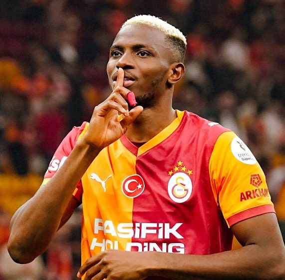 GSReportTR's tweet photo. 🚨 Galatasaray’da Victor Osimhen ve Lemina, bugünkü antrenmanda da takımdan ayrı çalıştı. İki oyuncu, çalışmalarını salonda bireysel olarak sürdürdü. (Nevzat Dindar) https://t.co/YOV40xF55M