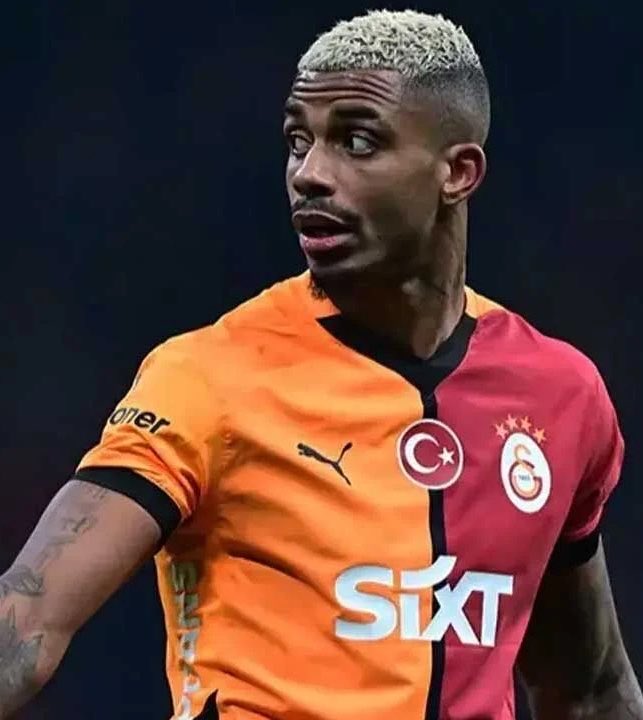 GSReportTR's tweet photo. 🚨 Galatasaray’da Victor Osimhen ve Lemina, bugünkü antrenmanda da takımdan ayrı çalıştı. İki oyuncu, çalışmalarını salonda bireysel olarak sürdürdü. (Nevzat Dindar) https://t.co/YOV40xF55M