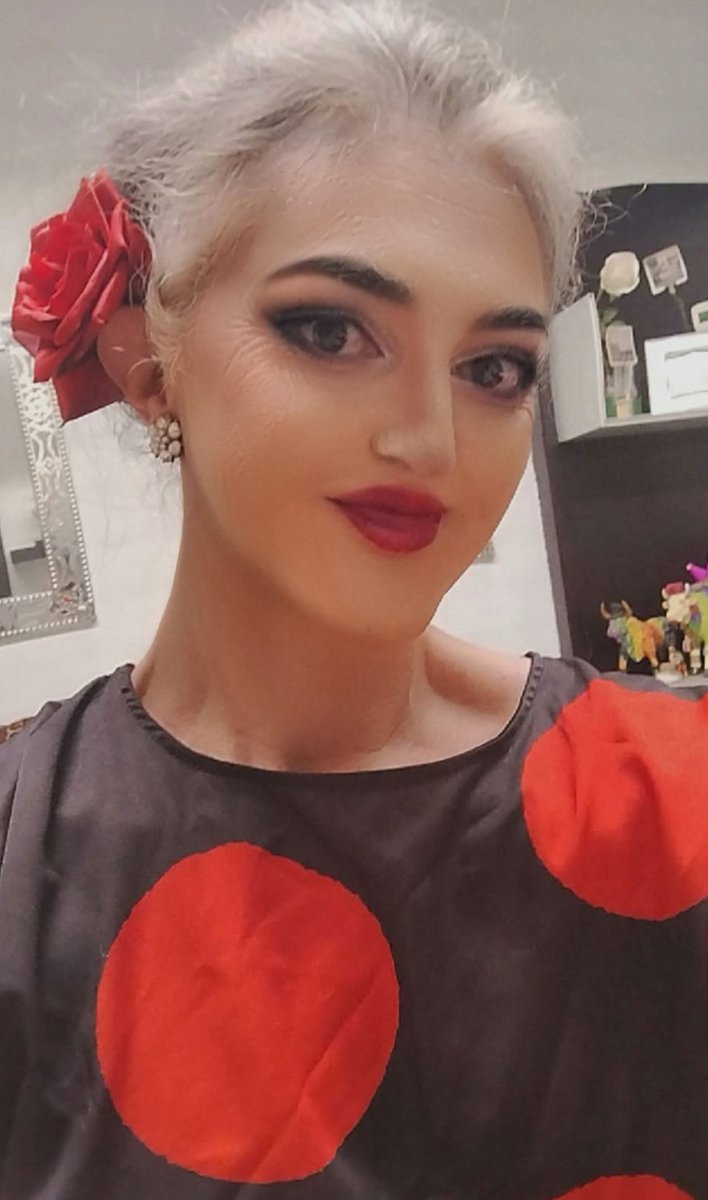 dimenticateMI's tweet photo. «La felicità è quando ciò che pensi, ciò che dici e ciò che fai sono in armonia».

Mahatma Gandhi

Buon pomeriggio a tutti 💋 https://t.co/kl2ZpbdZWd