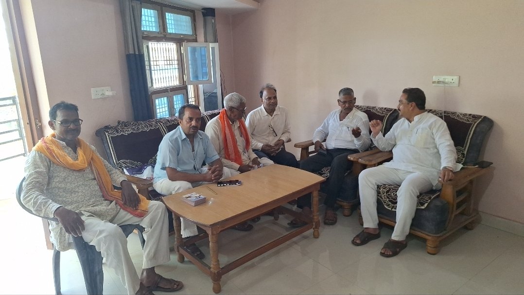 Idevkumar1's tweet photo. स्नातक  मतदाता  संपर्क  ( पंद्रह  ब्लाक ) बलिया  ।

#बलिया #स्नातकमतदाता #वाराणसीखण्ड https://t.co/ivpS8F6n5O