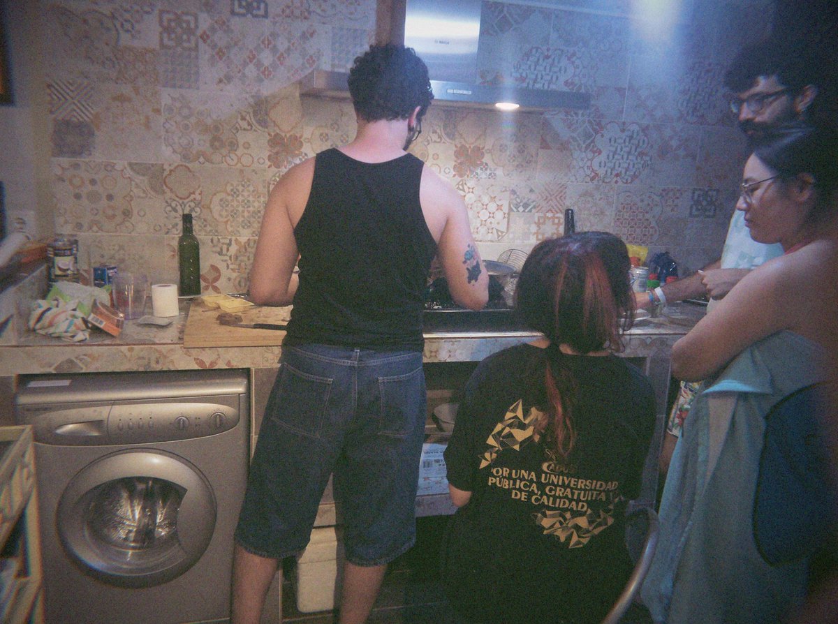 rata_petarda's tweet photo. me lo pasé genial este finde quiero mucho a mis amigos <3 https://t.co/Sy6eccH0rj