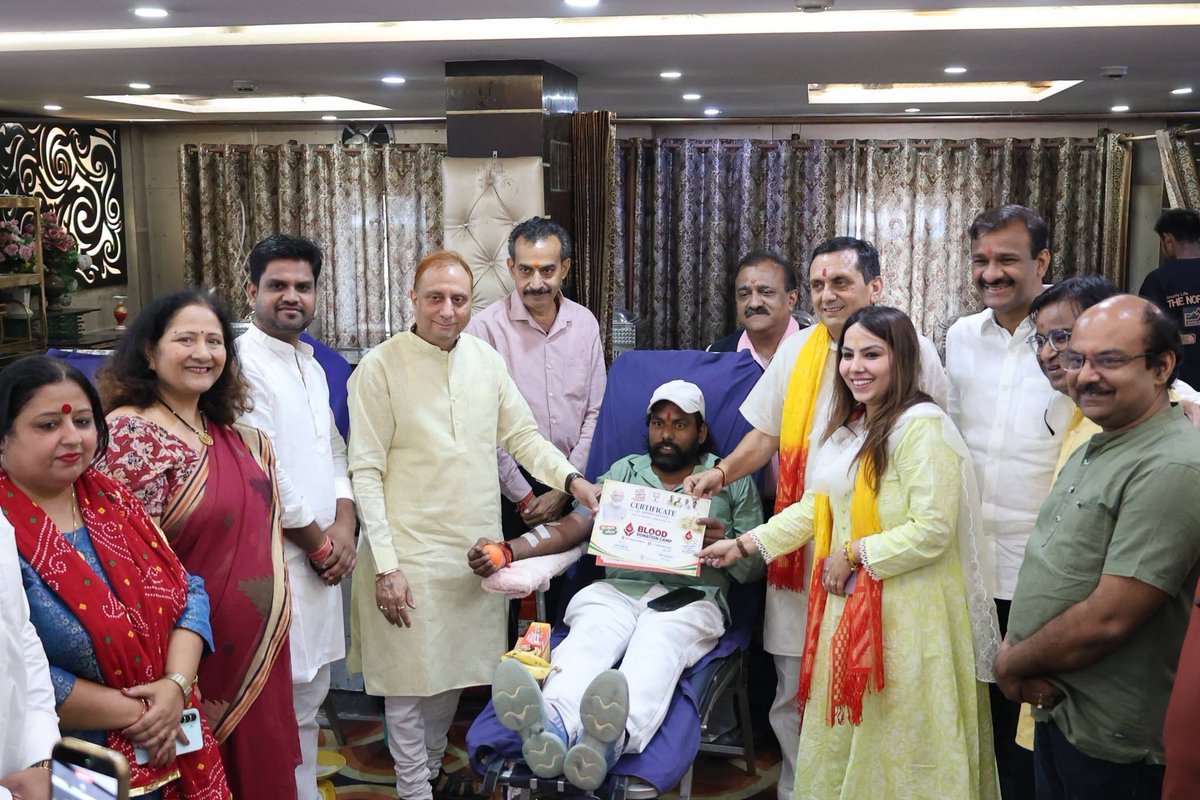 praveshwahi's tweet photo. माननीय प्रधानमंत्री श्री @narendramodi जी के 76वें जन्मदिन एवं सेवा और समर्पण के 25 वर्ष पूर्ण होने के उपलक्ष्य में आयोजित 'सेवा संकल्प अभियान' के तहत आज उत्तर पश्चिम जिला द्वारा आयोजित रक्तदान शिविर में सम्मिलित हुआ।

इस अवसर पर सांसद श्री @yogenderchando1 जी, जिला अध्यक्ष श्री @vinodsehrawat01  जी, नेता सदन श्री @YadavBhagw69209 जी, जिला सह प्रभारी श्री रणवीर तंवर जी, जिला महामंत्री श्री ललित खत्री जी, श्रीमती कोमल वशिष्ठ जी, युवा मोर्चा अध्यक्ष श्री गौरव यादव जी, निगम पार्षद श्रीमती अंजू अमन जी, श्रीमती ऋतु गोयल जी, सहित सम्मानित पदाधिकारी एवं देवतुल्य कार्यकर्ताओं की गरिमामयी उपस्थिति रही।

#SevaSankalpAbhiyan #HappyBdayModiji