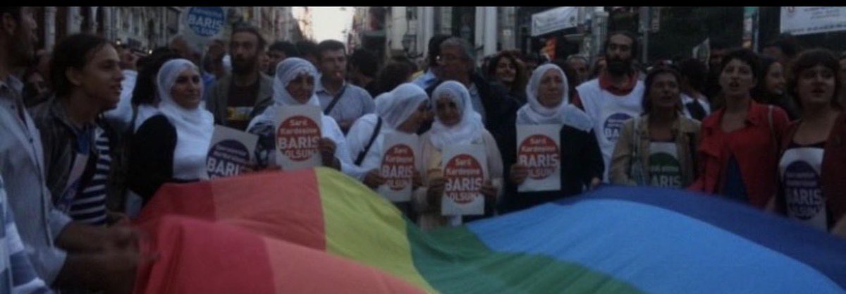 GizliArsiv's tweet photo. DEM partinin değişimi.

“Barış anneleri” diyerek yola çıktılar, LGBT destekçisi olarak yoldan çıktılar. https://t.co/9KBf6STYS4