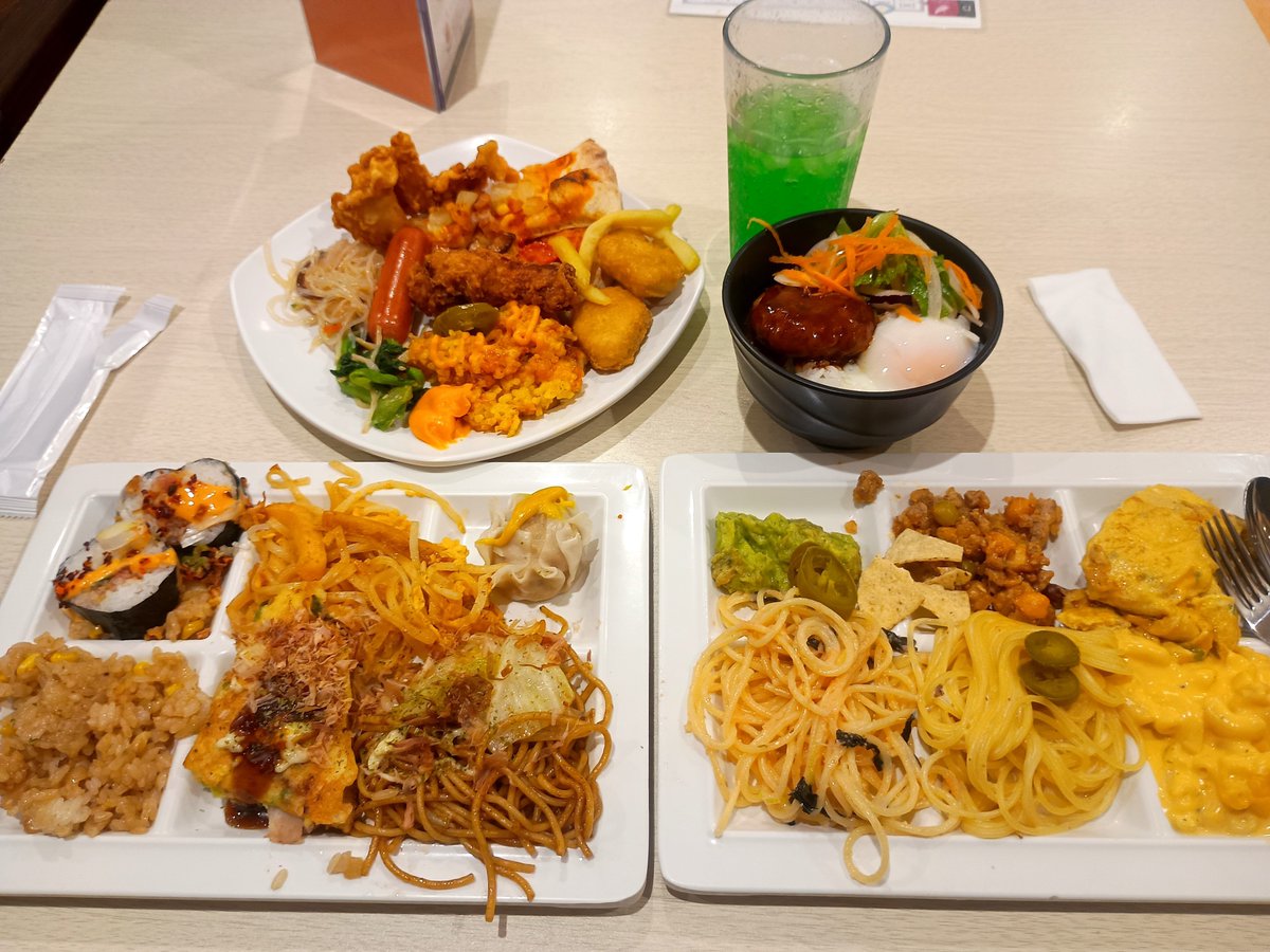 tessyt105's tweet photo. 炭水化物多めの食べ放題！
健康診断済んだワイに死角は無いw
たまにはデザートまでたどり着く
血糖値爆アゲ乾杯🍻 https://t.co/otH0sjJUSP