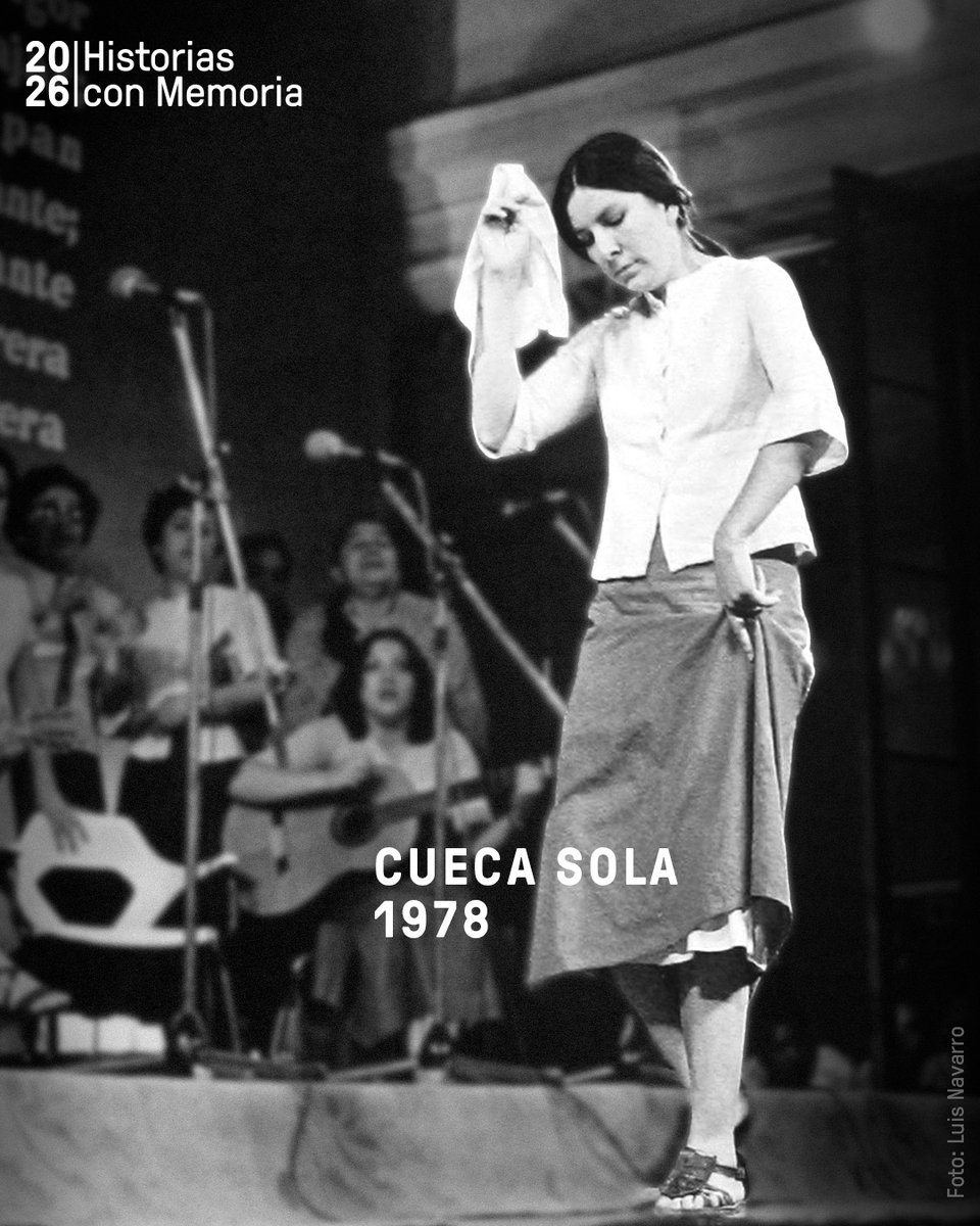 MuseoMemoriaCL's tweet photo. Día Nacional de la Cueca 🇨🇱

En este día recordamos a las mujeres que bailan “La cueca sola”. En los primeros años de la dictadura, las organizaciones de DD.HH denunciaban los crímenes y desapariciones, pero la respuesta de las autoridades era el silencio y la negación.

1/8 https://t.co/lyTEATdyNb