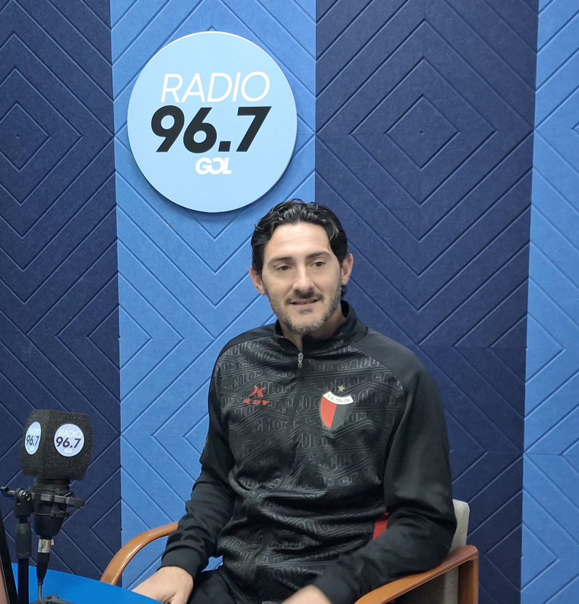 radiogolsantafe's tweet photo. #AHORA | Diego Colotto, Director Deportivo de #Colón, visita los estudios de #RadioGol 🎙️ https://t.co/JFwqiv5Bv2