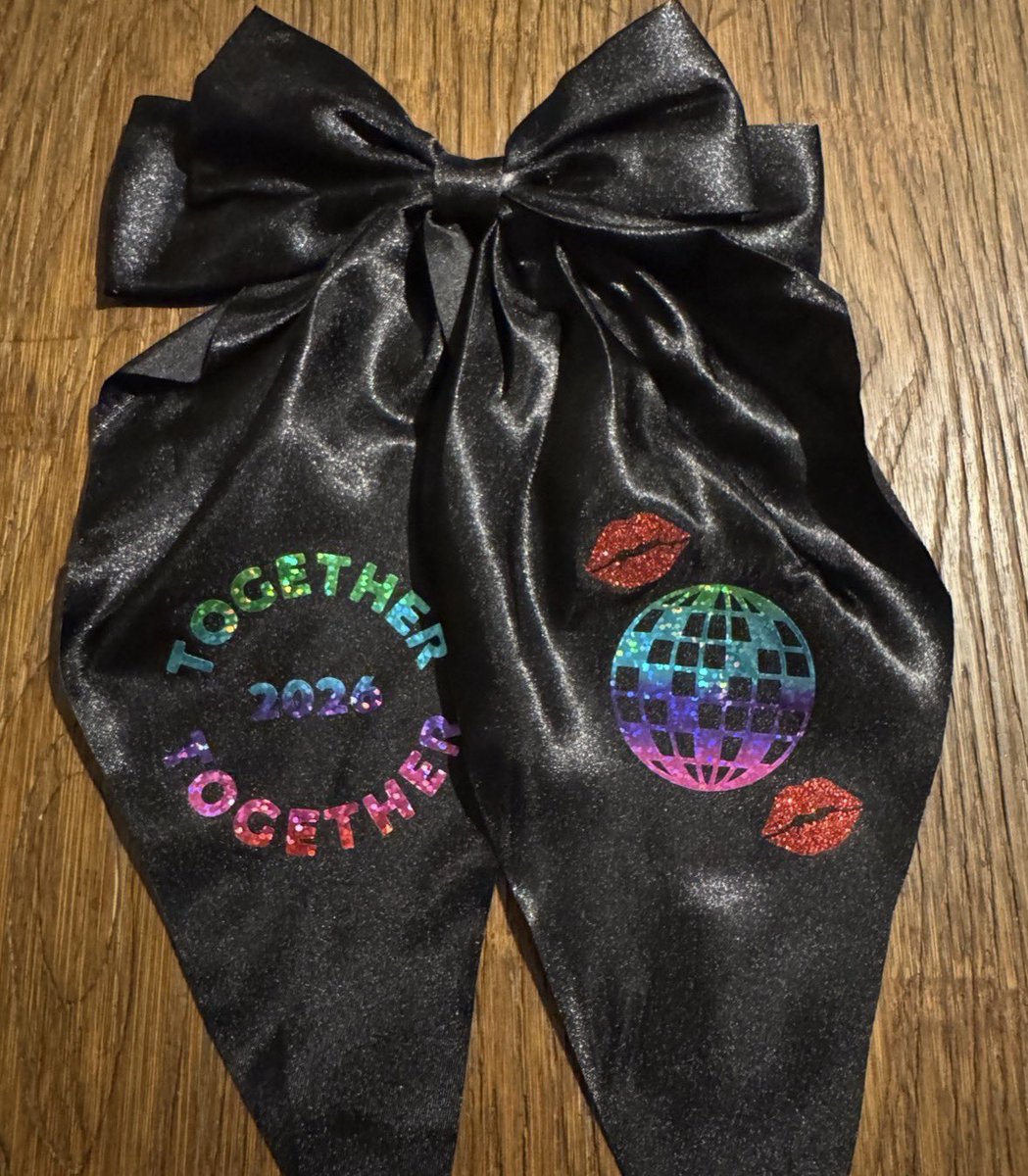 emstracklist's tweet photo. ok so i need to make room to make more
bows for my etsy so atm everything on there rn is 25% off so if yall like any of my current bows now is your chance to get them 25% off 👀 https://t.co/ARuf5FrxgZ https://t.co/uHlzARMib3