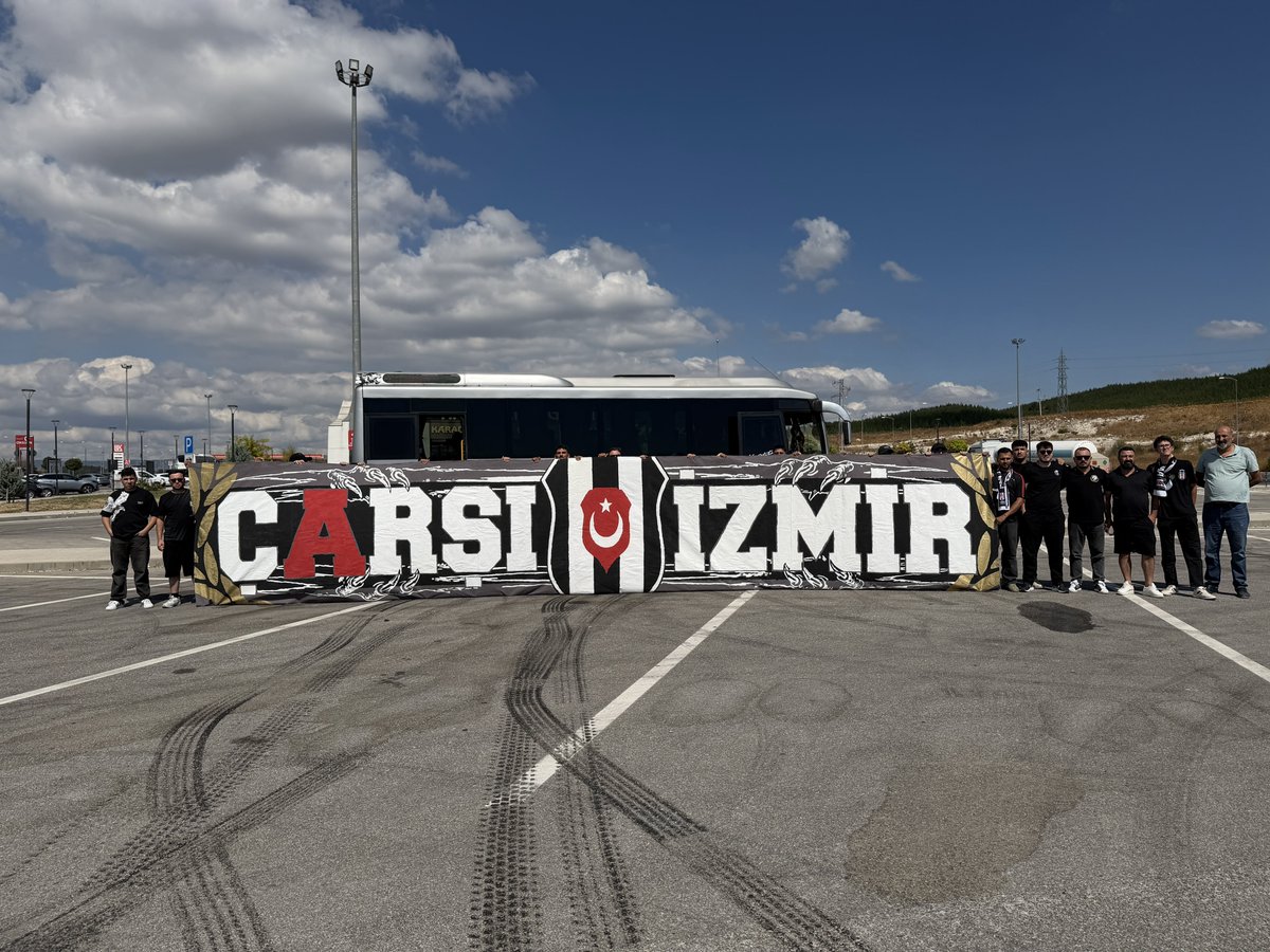 carsiizmir35's tweet photo. İNÖNÜ'DE MARSİLYA'YI DEVİRECEĞİZ!

Beşiktaş’ımızı Marsilya maçında yalnız bırakmamak için Istanbul yolundayız. https://t.co/HActZD4vCN
