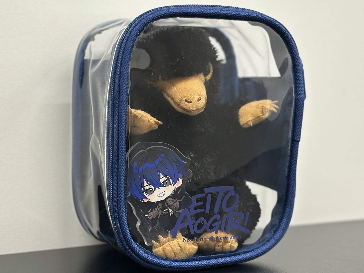 eito_aogiri8's tweet photo. グッズのクリアポーチこんな感じや！！！
可愛い仕上がりになってるので是非！
背面にステッカーとか缶バッジとか入るし用途は様々！

※ニフラーは付いてません https://t.co/6TpEdGpwAa