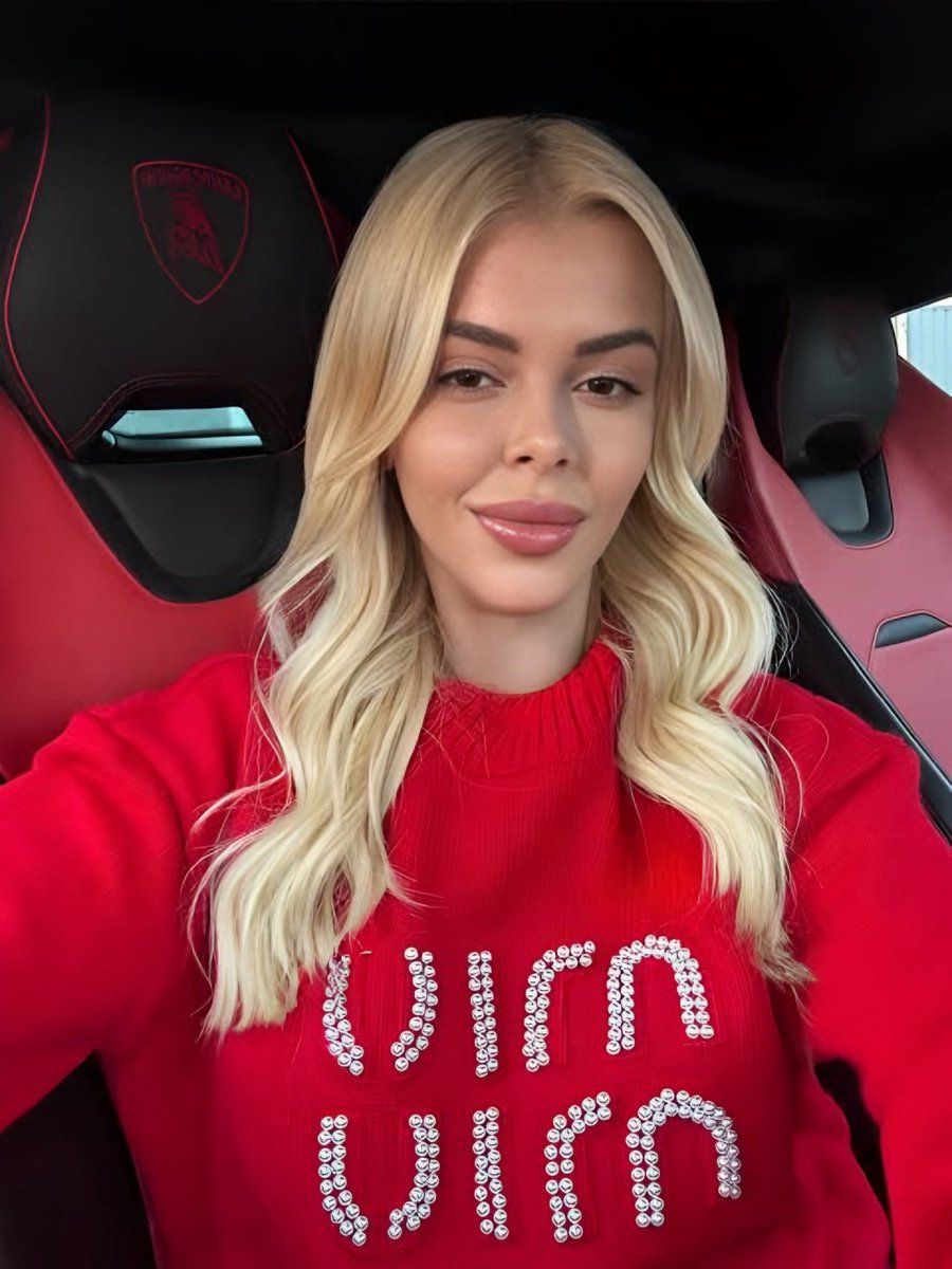 gossipmagazinn's tweet photo. Çağla Öz: “Vanlı Kara Haydar’dan ilk başta hoşlanmamın sebebi arabası ve korumalarıydı bu sayede dikkatimi çekti.” https://t.co/KNYzyFIQfP