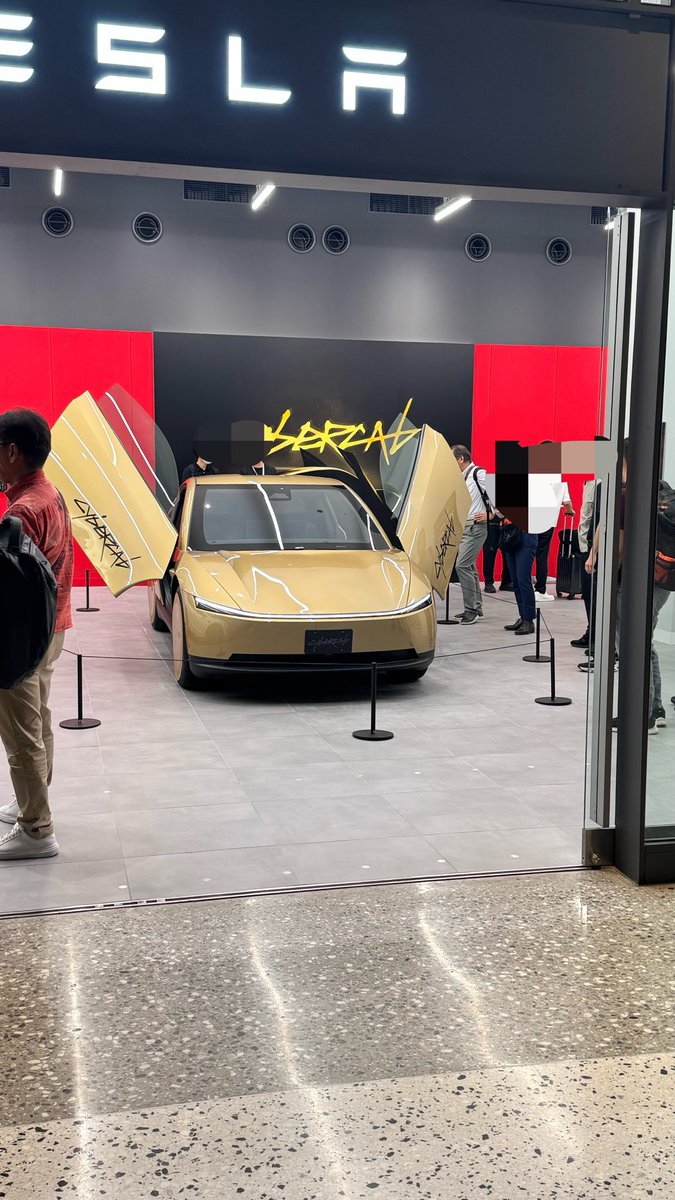 magic_rue's tweet photo. オフィスの真下に来てたので、見に行ってきた。早く乗れる日が来ますように!!
#tesla 
#cybercab https://t.co/S3Gm0HBF8U