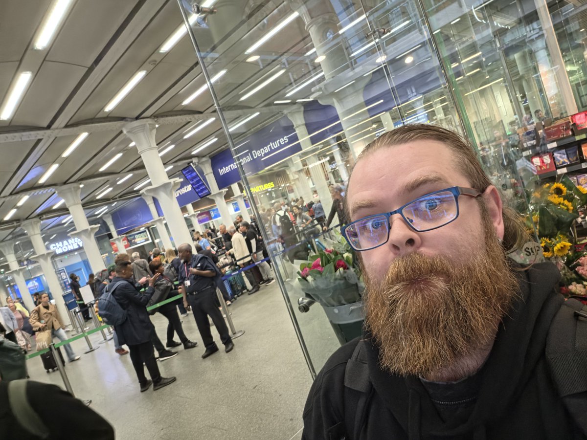 ZephyrWargames's tweet photo. Does anyone know if the Eurostar WIFI can handle Master duel????
#YCSparis
#onmyway https://t.co/WnMfaT5bxJ