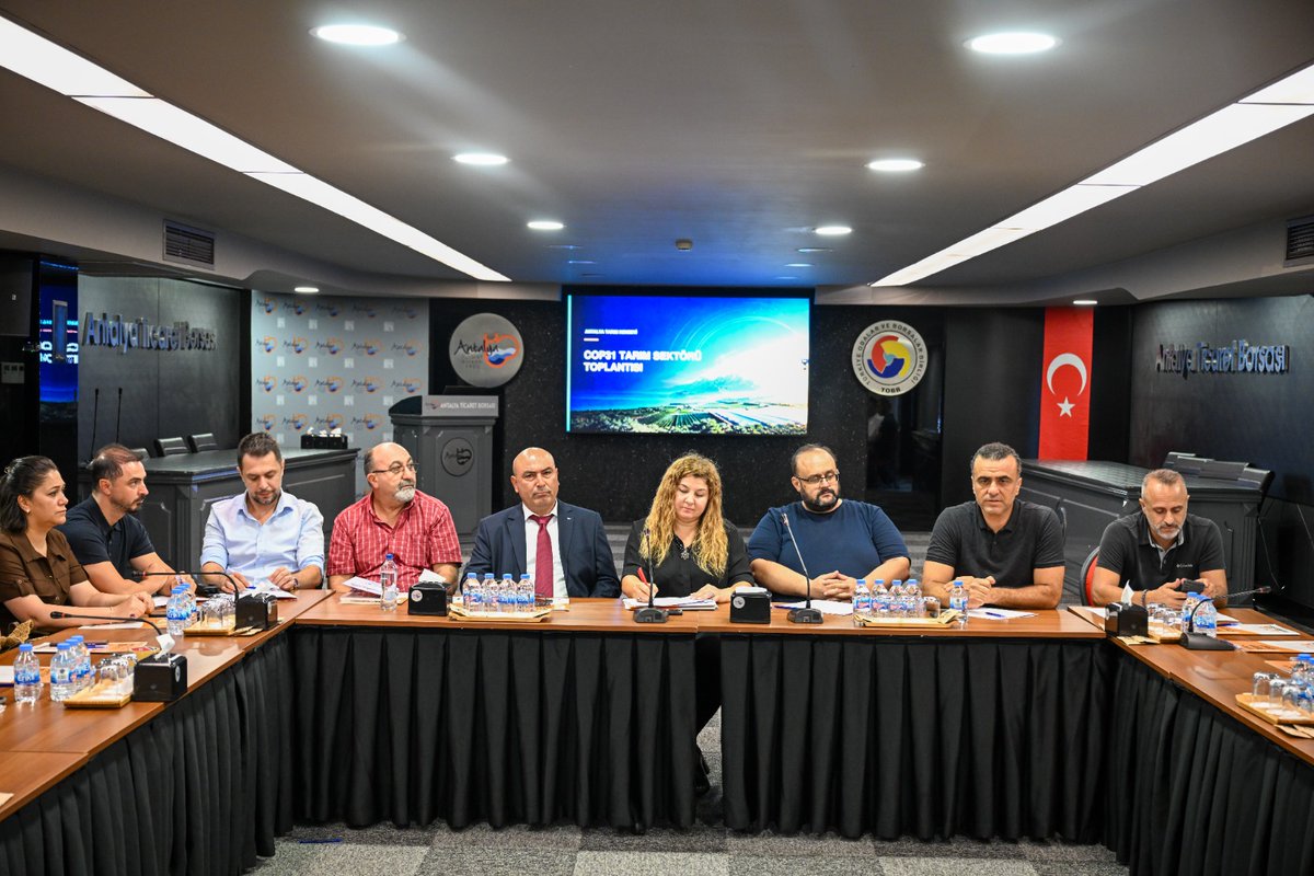 antalyaborsa's tweet photo. Yönetim Kurulu Başkan Vekilimiz  Halil Bülbül, ATAK COP31 Tarım Mutabakatı İklim Değişikliği Su ve Gıda Güvenliği Masası Bitkisel Üretim Toplantısına Borsamızı temsilen katıldı. ATAK Üyeleri Ziraat Odası Başkanı Nazif Alp, Ziraat Mühendisleri Odası Antalya Şube Başkanı Ebru Kaçın, BAİB Başkan Yardımcısı Harun Öztürk, kurum ve kuruluşların temsilcileri, akademisyenler ve sektör paydaşlarının katılımıyla gerçekleştirilen toplantıda, COP31 ATAK Mutabakatı’nın altyapısını hazırlayacak görüş ve öneriler dile getirildi.