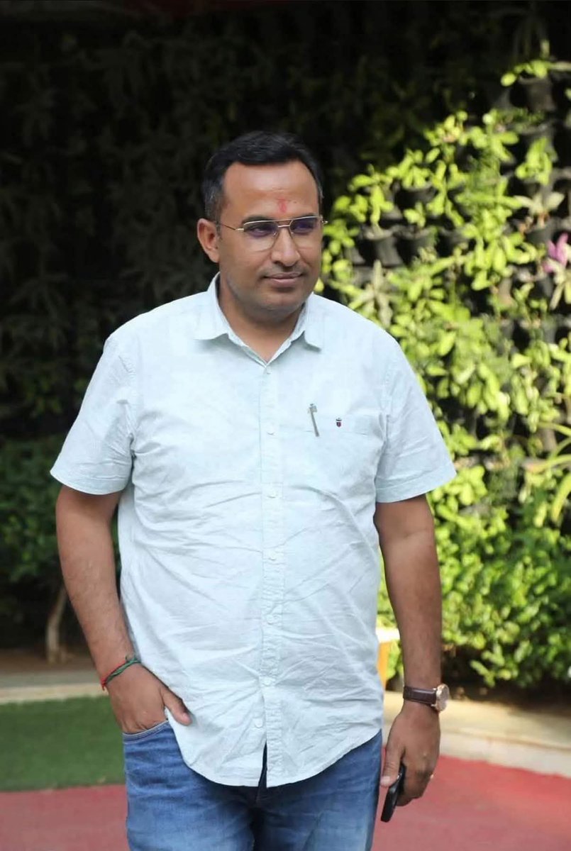 rameshkatariyaa's tweet photo. राजस्थान की उपमुख्यमंत्री आदरणीया दिया कुमारी जी के  निजी सचिव भाई विकास जी चौधरी को जन्मदिवस की बहुत बहुत बधाई !
बाबा श्याम जी की कृपा सदैव आप पर बनी रहे !

#VikashChoudhary #diyakumari https://t.co/9zU58fiEsX