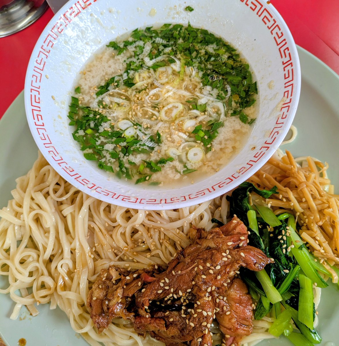 maruchan827's tweet photo. 今日は茨城に参上してた。週3ラーメン食べてる気がするが3キロ痩せ���😊試験勉強頑張るか〜 https://t.co/qJb88KL2EK