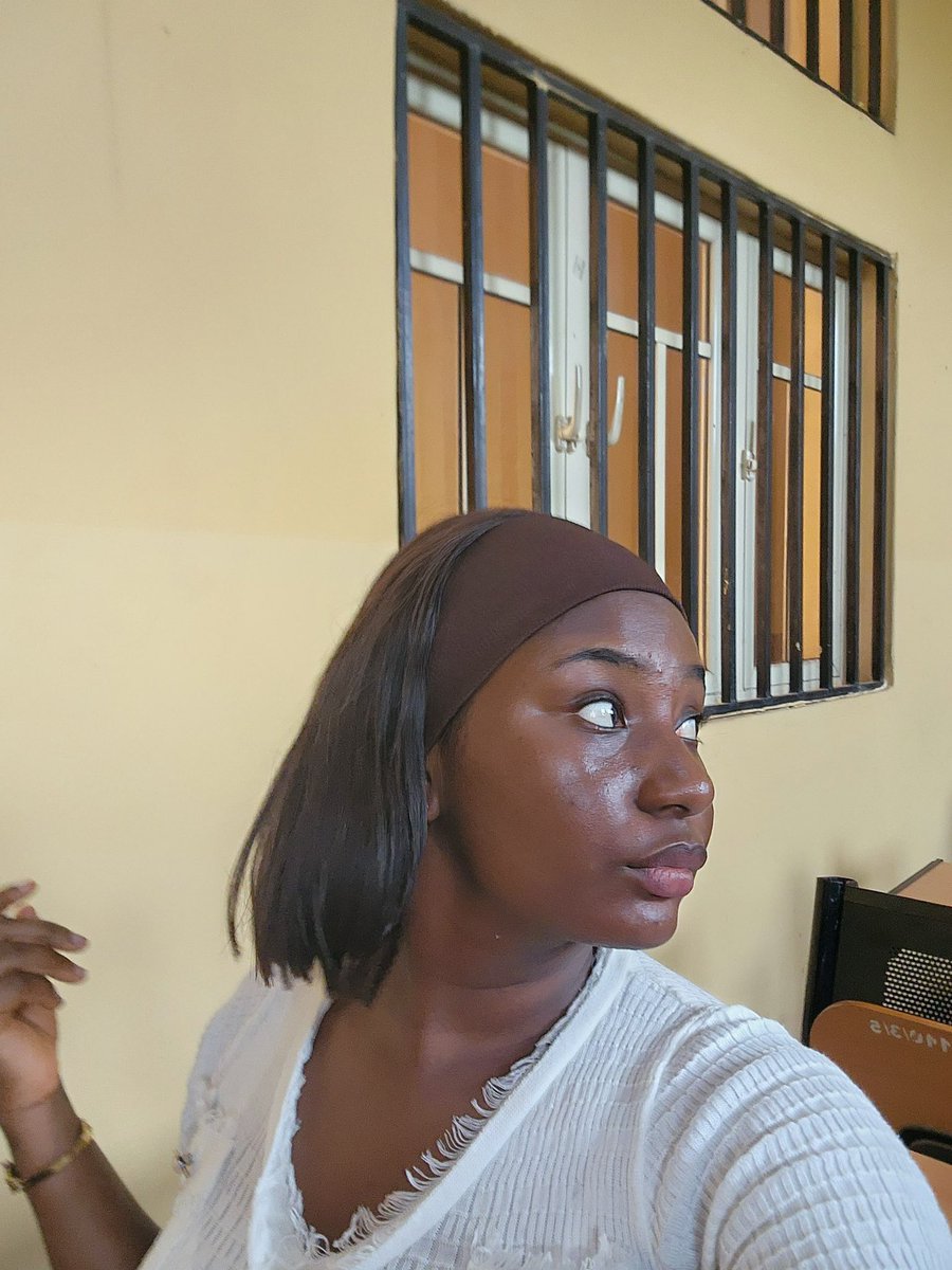 kadibella9's tweet photo. Face card or side card https://t.co/HhxZxOzKRt