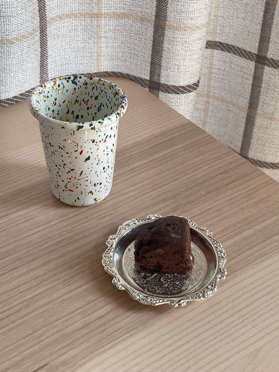 stephenameli3ad's tweet photo. Just found my favorite coffee mug hiding under the sofa cushions after 3 days of cleaning. Little wins make a messy day feel warm. https://t.co/ESRy7eUxsZ