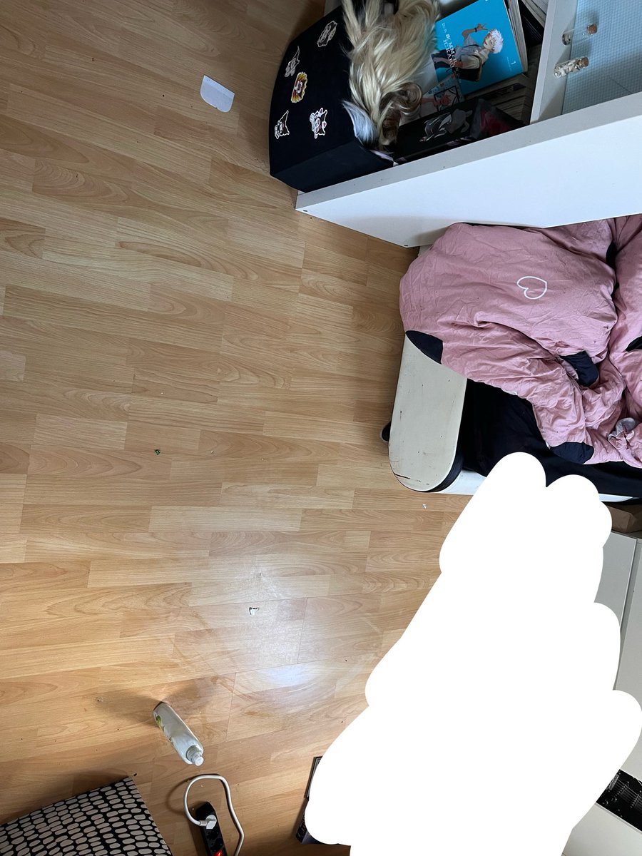 mew_d1ed2's tweet photo. For anyone who was curious no it does not stain my floor but it was horrible to clean up https://t.co/zK0ZQI7rZO
