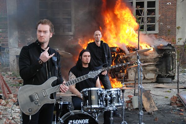 WTofficial's tweet photo. From the very beginning to now: every era brought a new sound, a new world, a new version of us. Then tell us: which era did you come in on - the one that made you a fan for life? 📷

#WithinTemptation #WT30 #ThrowbackThursday https://t.co/axAKzuUakJ