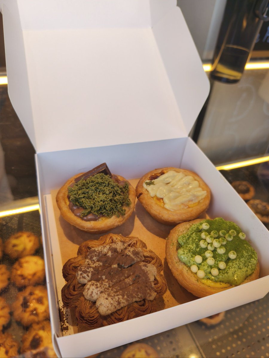 evel4ynoliviafo's tweet photo. Hey, I just picked up some fresh pastries! Wanna drop by in 10 mins and grab one on me It’ll be way more fun chatting over a warm treat than scrolling alone https://t.co/K6L07AEfpq