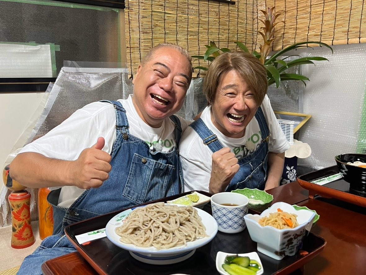 tvtokyo_degawa's tweet photo. こんばんはッ🍉✨✨

無事に今週末に放送の『出川哲朗の充電させてもらえませんか？ＳＰ』が仕上がりました〜🛵🛵🌈

ゲストさんが初登場スペシャルです！☀️

近藤真彦さん＆銀シャリ橋本さんが大活躍のみちのく横断旅🙌

出川さんもお二人も地元の皆さんも！みんな笑顔の最高の旅をぜひー！ https://t.co/waVi8LVKAi
