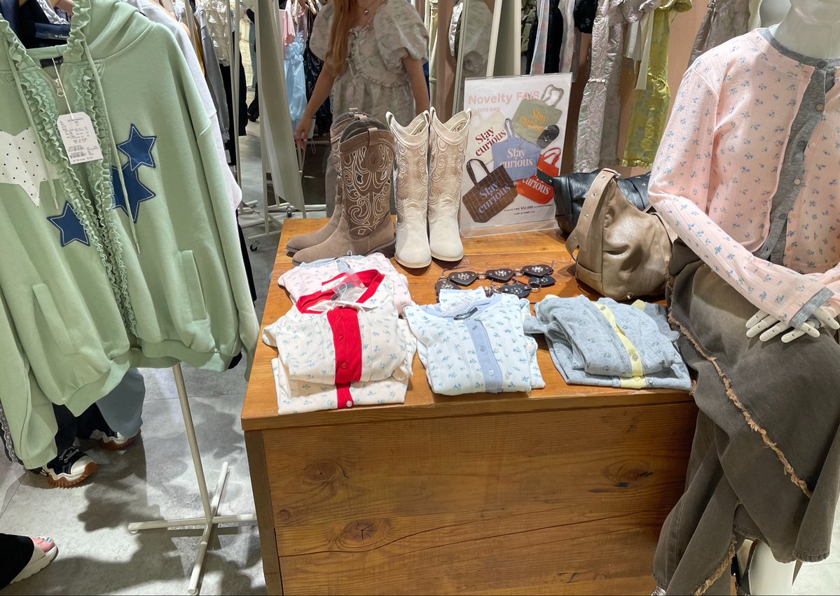 hitachi_hitoe's tweet photo. ルミネエスト新宿3階、ちょろっと見てきた
CIAOPANIC気になってたんよー https://t.co/cVzM2wisgF